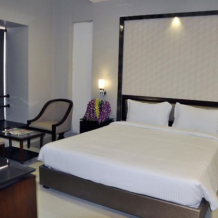 Hotel Dolphin Sambalpur Exterior photo