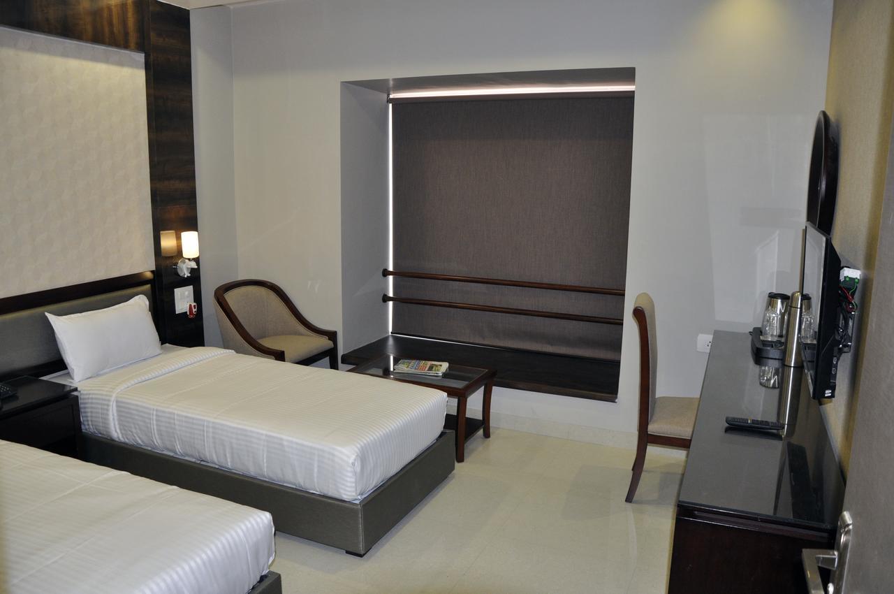 Hotel Dolphin Sambalpur Exterior photo