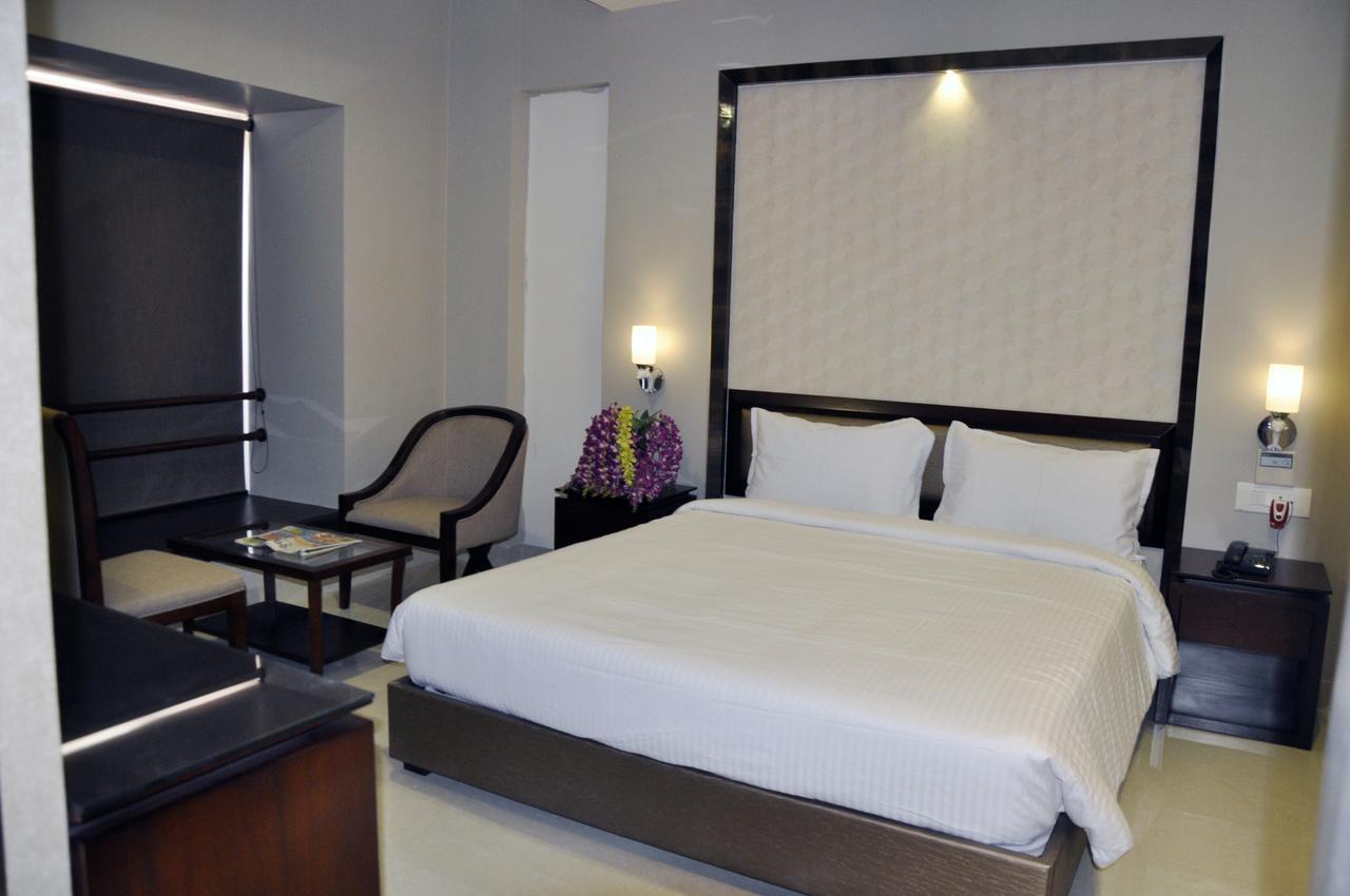 Hotel Dolphin Sambalpur Exterior photo