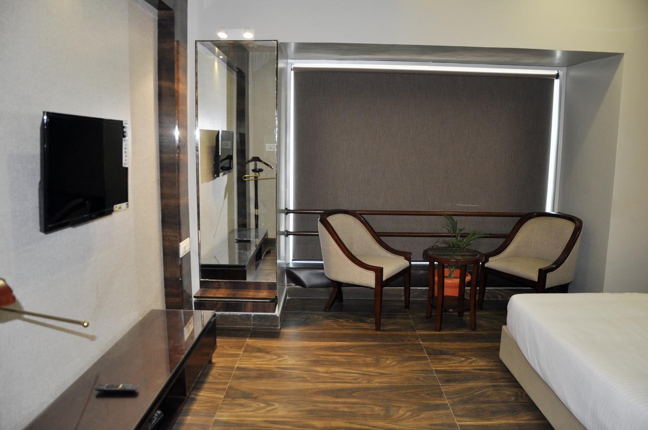 Hotel Dolphin Sambalpur Exterior photo