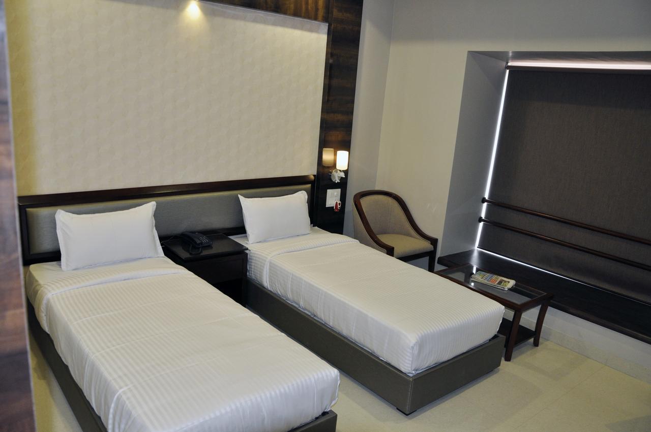 Hotel Dolphin Sambalpur Exterior photo