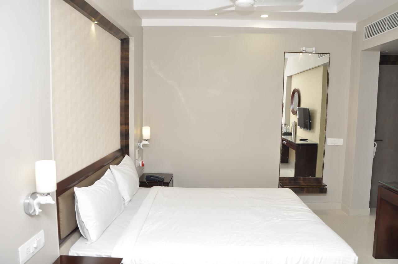 Hotel Dolphin Sambalpur Exterior photo
