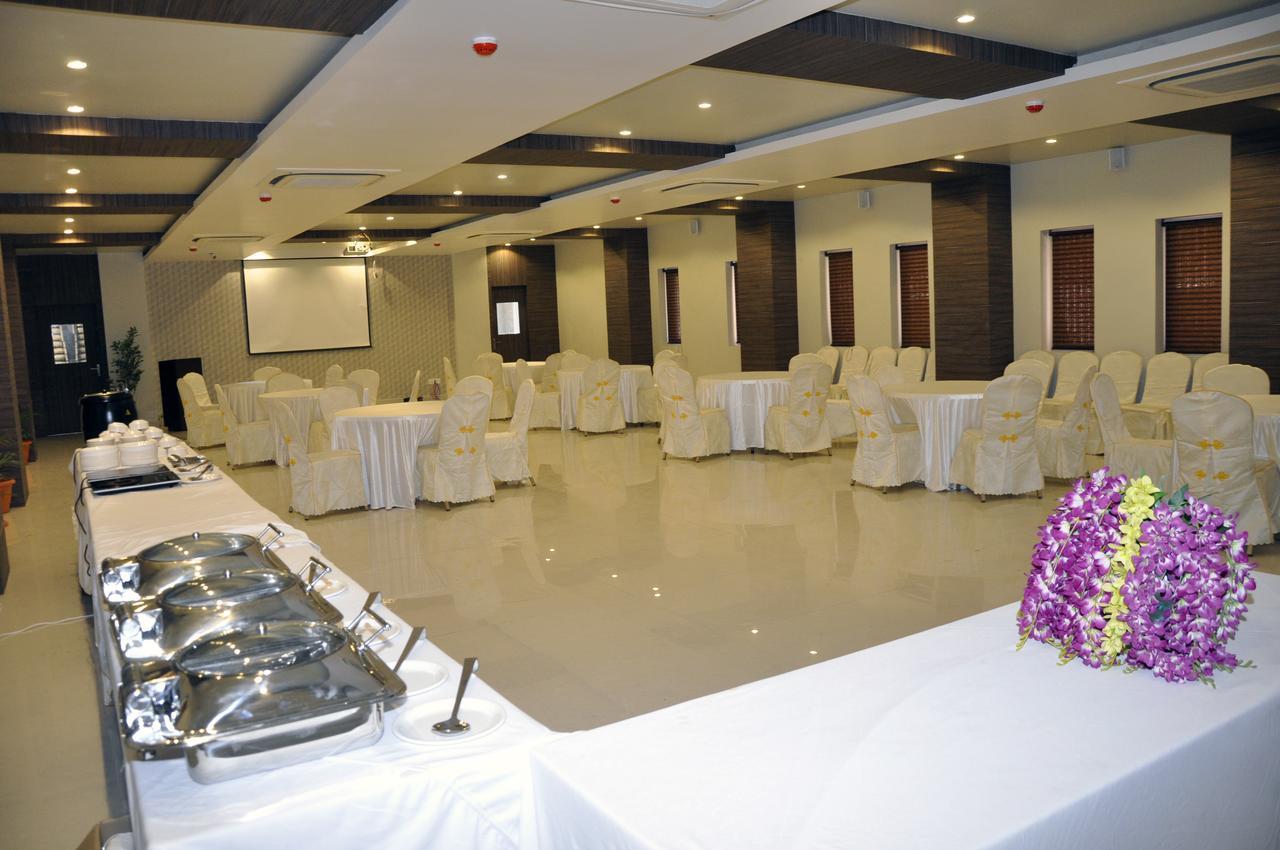 Hotel Dolphin Sambalpur Exterior photo