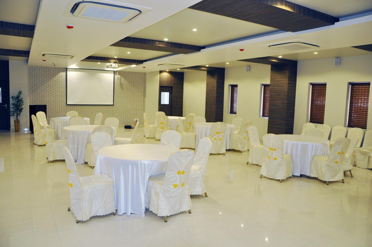 Hotel Dolphin Sambalpur Exterior photo